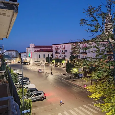 Cozy Overlooking The Main Square *