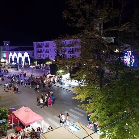 度假居 Cozy Overlooking The Main Square
